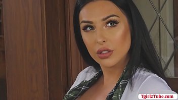 Prachtige tranny Chantel Santini wil haar hete lerares neuken