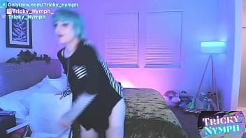 Emo meisje danst voor de camera